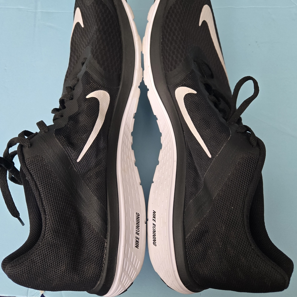 Black and White Nike Sneakers - Picture 4 of 11